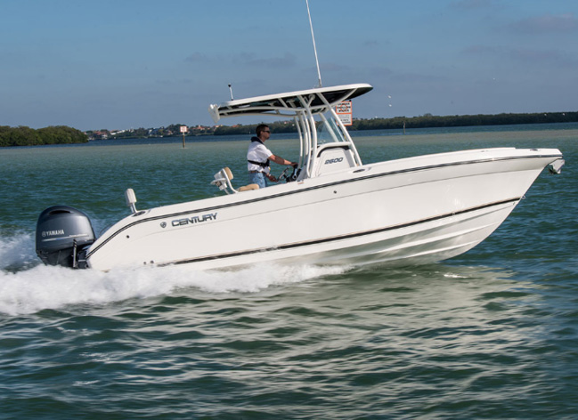 https://centuryboats.com/wp-content/themes/black_sea_child/products/2600-center-console/2600-center-console-boat-img.jpg